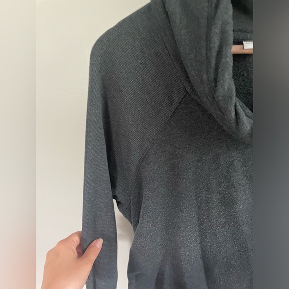 Gray maternity sweatshirt - Picture 2 of 4